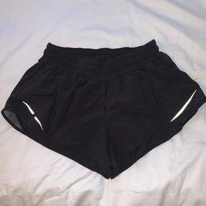 Lululemon Hotty hot shorts 2.5”